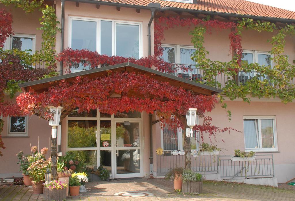 Gaestehaus Kleine Kalmit ลันเดาอินแดร์ฟัลซ์ ภายนอก รูปภาพ